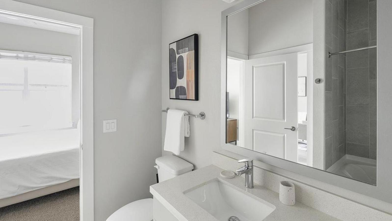 Landing Modern Apartment With Amazing Amenities أوستن المظهر الخارجي الصورة